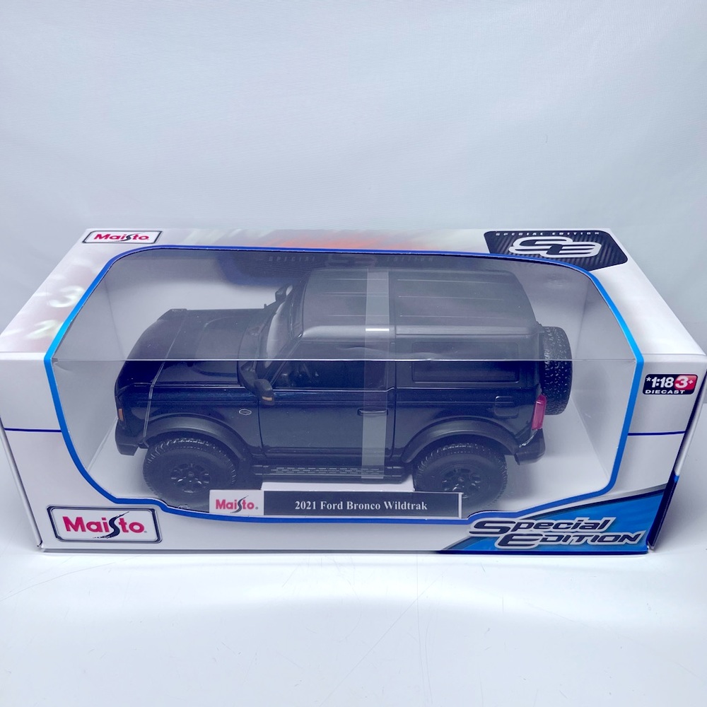 Ford Bronco Wildtrak 2021 Diecast Metal /Plastic 1/18 Dark Blue / Black